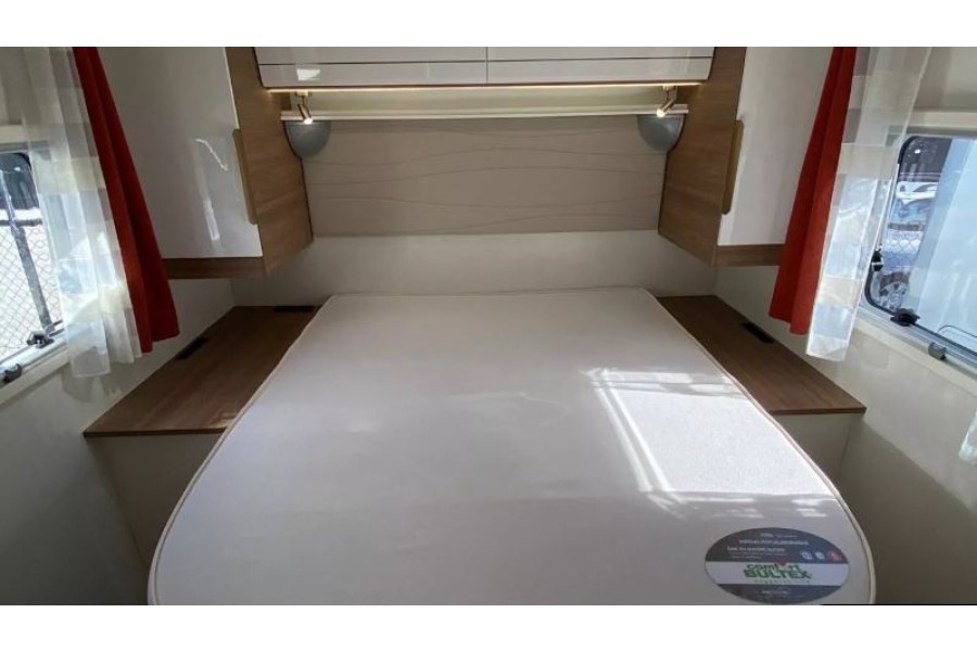 Pilote P746C Essentiel - Camper Centrum Groningen - 10