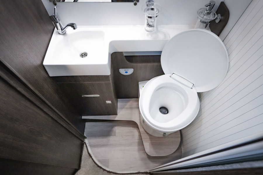 Automaat - Benimar Cocoon 463 - Camperverhuur aan de Vecht - 4