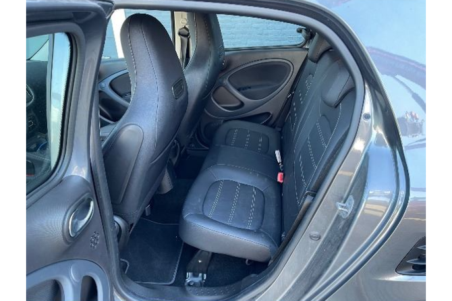 Hatchback | Smart 4four Electric - Wouter Hageman B.V. - 4