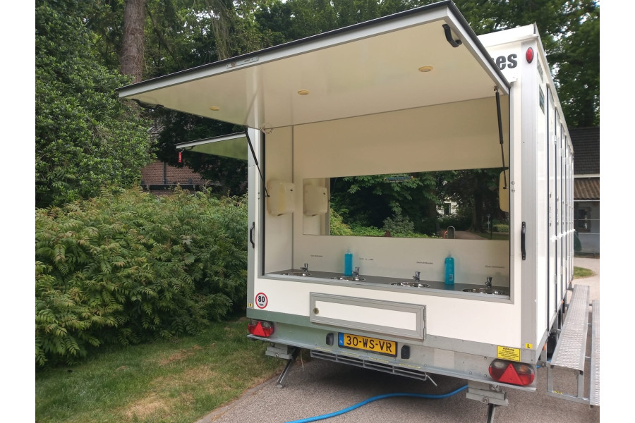 13-persoons mobiele toiletwagen - Kisteman-events - 3