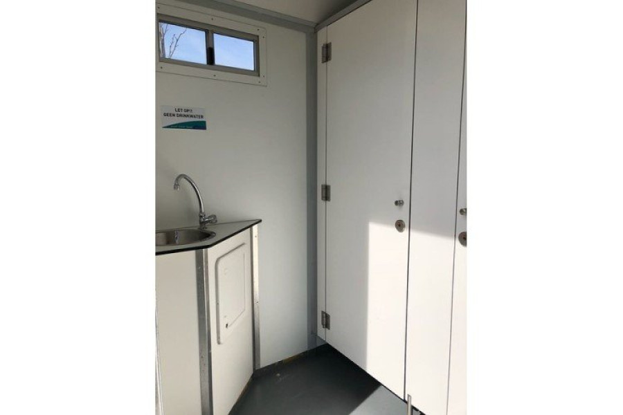 Toiletwagen groot - Dekker Verhuur - 1