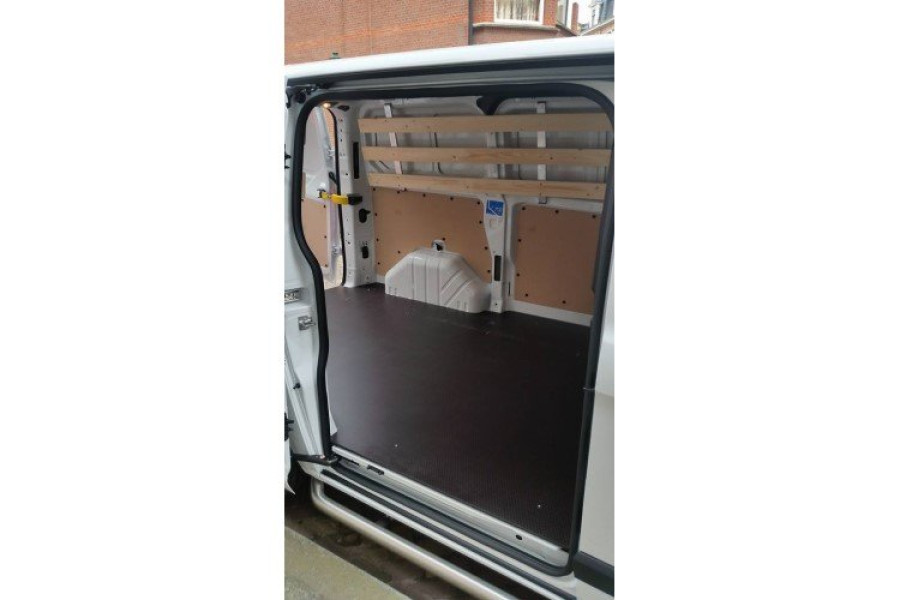 Bestelbus huren | Ford Transit - 6 m3 - Helm Autoverhuur - 1