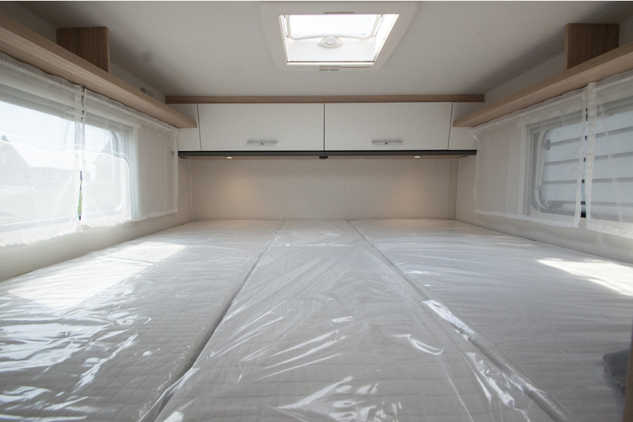 Camper 4 persoons Sunlight V66 - Campers & Cars - 6