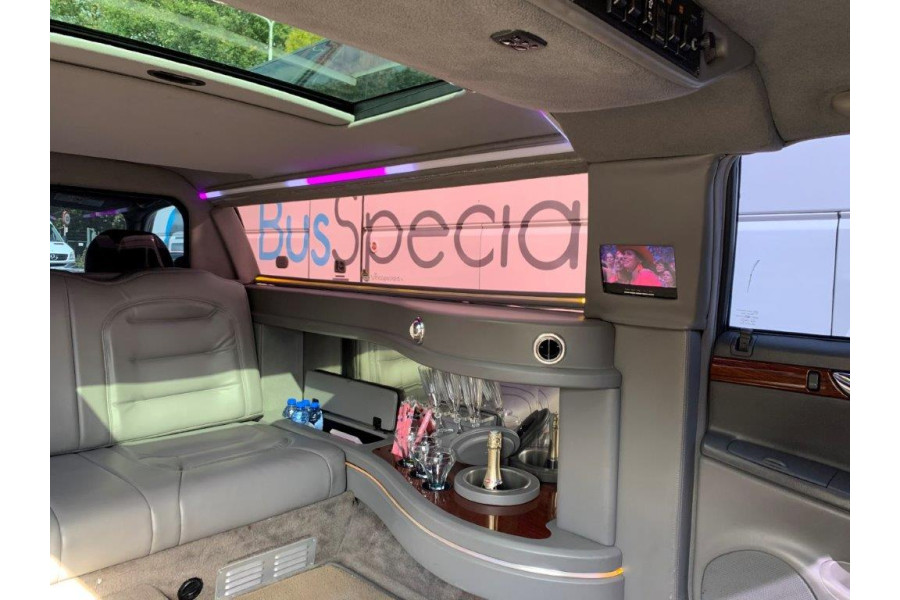 Cadillac Limousine roze - deBusSpecialist - deLimoSpecialist - 6