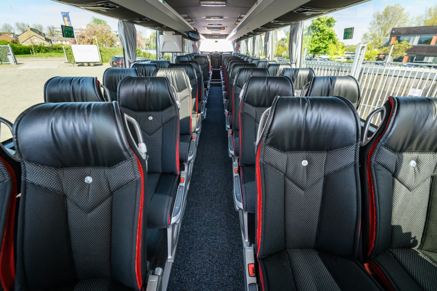 Tot 62 personen touringcar - Pouw Vervoer - 3