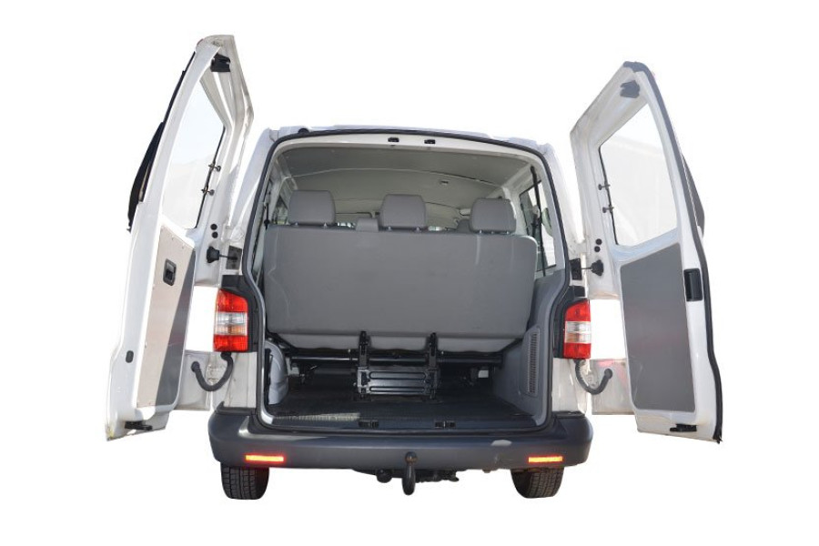 9 persoons busje - Kuperus Autoverhuur - achterklep