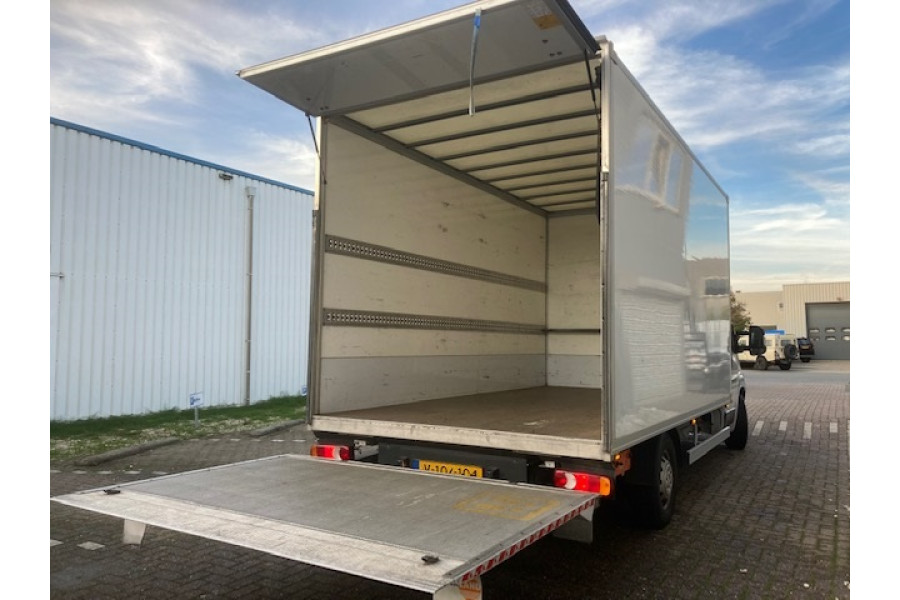 Bakwagen met laadklep - Autobedrijf Wouter Hageman - achterklep