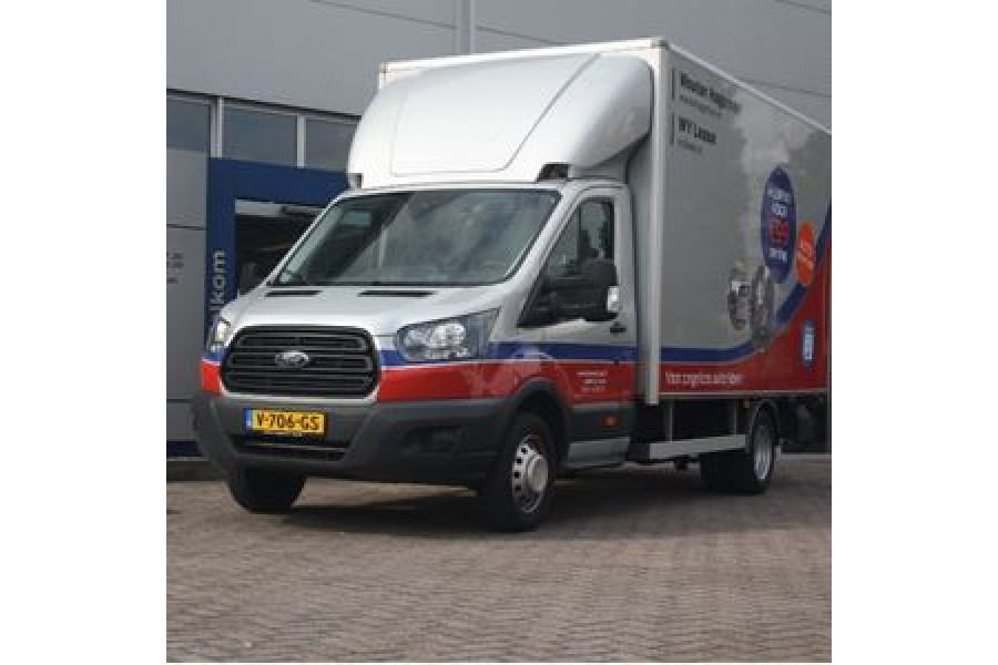 Bakwagen met laadklep - Autobedrijf Wouter Hageman - vooraanzicht