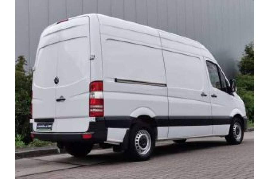 Bestelwagen 11m3 - Autoverhuur H. Kroon - zijaanzicht wit