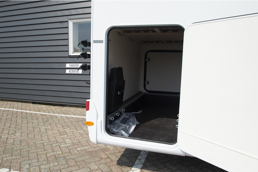 Camper 4 persoons Sunlight V66 - Campers & Cars - 8