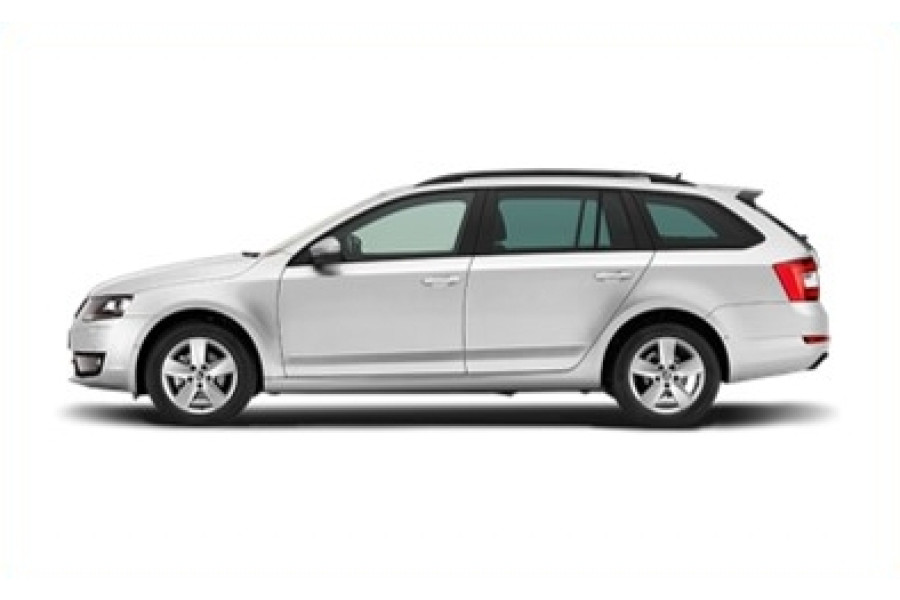 Skode Octavia Combi, Kia Ceed SW huren | AutoRent Vitesse | witte auto in parkeerstand