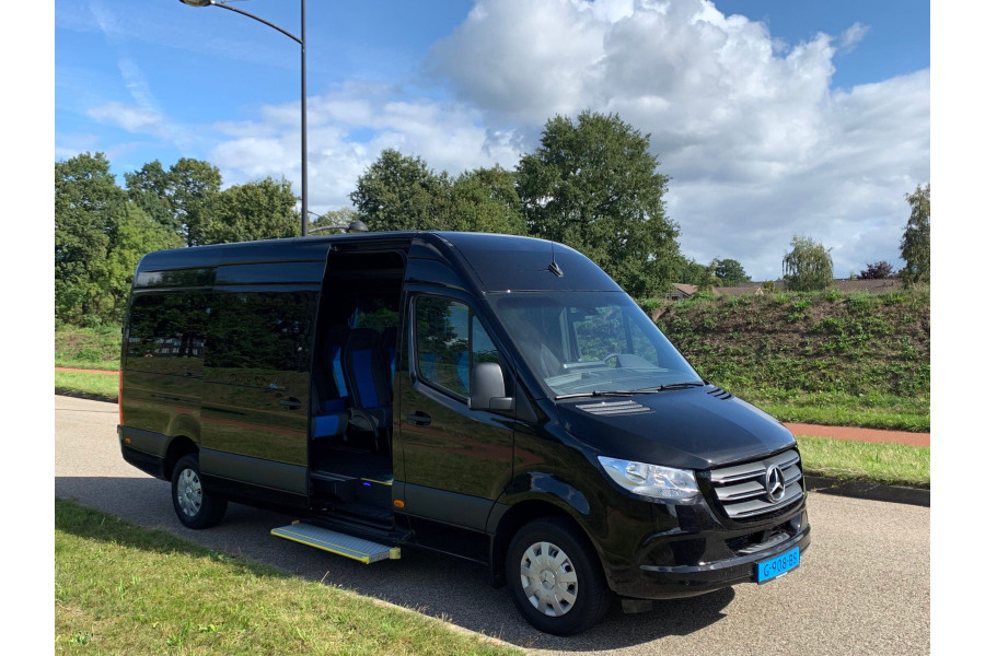 VIP mini touringcar - 8 personen - deBusSpecialist - deLimoSpecialist - 1