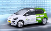 Compacte auto met reclame