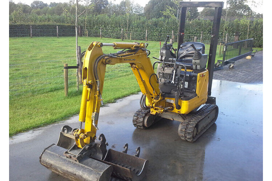 Minigraver New Holland E9SR - Dirk Siebelink Grondverzet en verhuur - 1