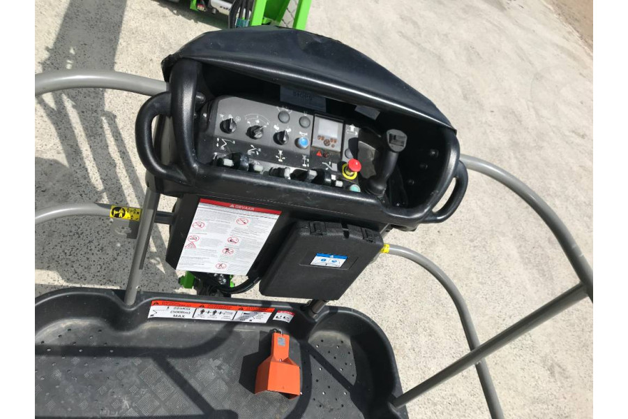 Knikarmtelescoophoogwerker 15,7m - Van Adrighem - 3