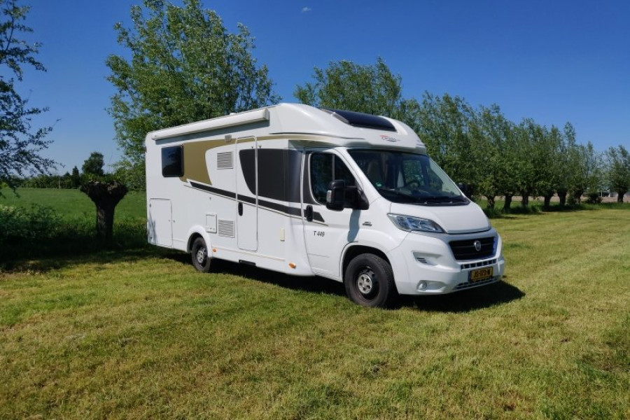 Half-integraal camper | Fiat Carado T449 - Compacte Campers - 1