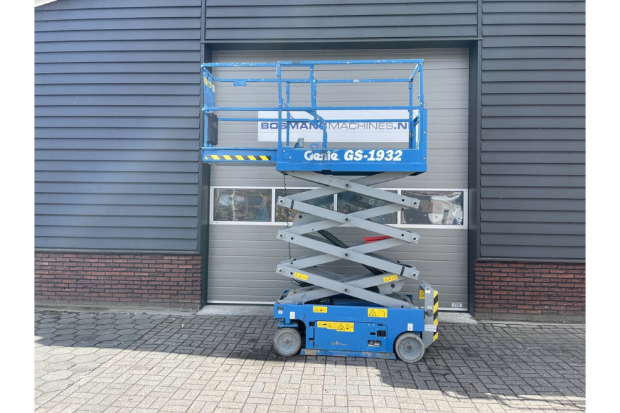 Schaarhoogwerker | 7,8m - Bosmans Machines B.V. verhuur - verkoop - 2