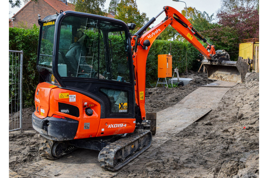 Graafmachine- Kubota KX019-4 - Xtra Materieel B.V. - zijaanzicht 1