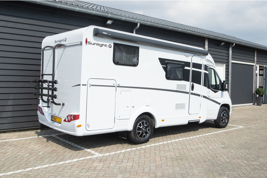 Camper 4 persoons Sunlight V66 - Campers & Cars - 2