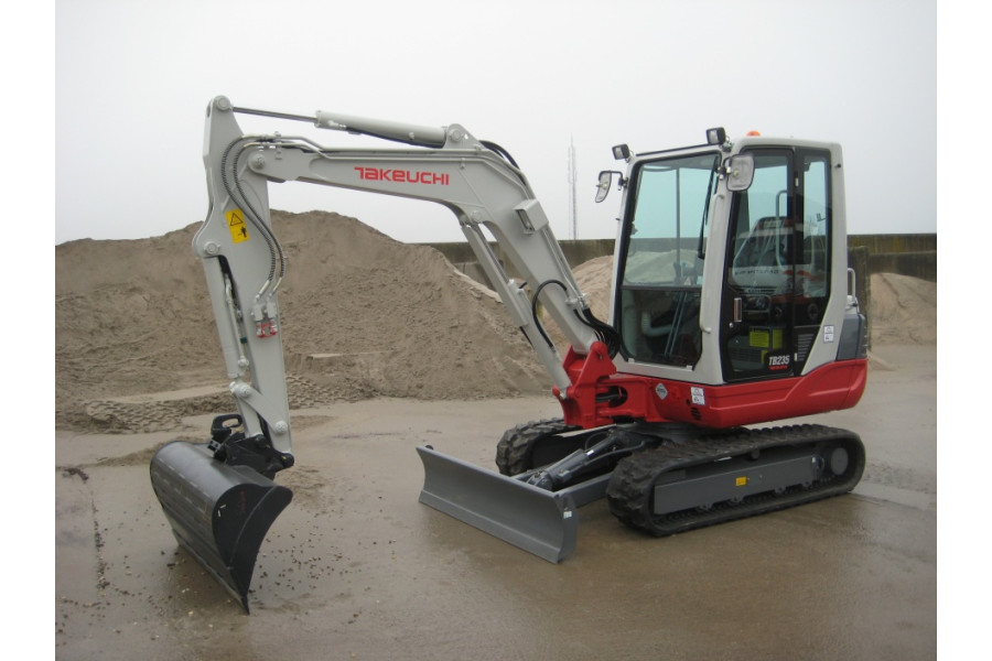 Graafmachine - Takeuchi TB235 - Xtra Materieel B.V. - zijaanzicht