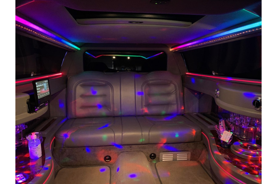 Cadillac Limousine roze - deBusSpecialist - deLimoSpecialist - 5