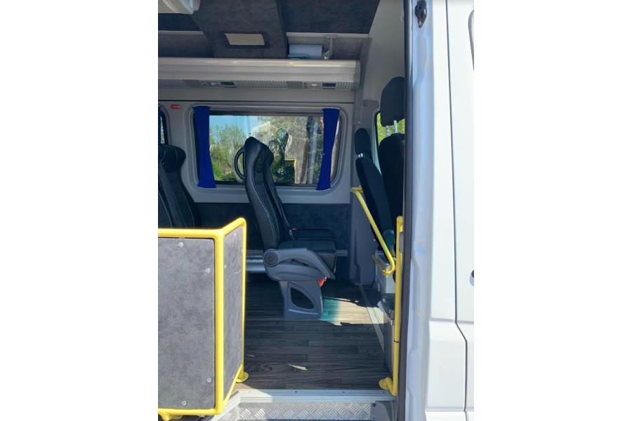 19 persoons midibus - deBusSpecialist - deLimoSpecialist - 4