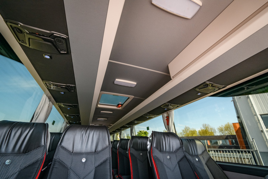 Tot 62 personen touringcar - Pouw Vervoer - 7