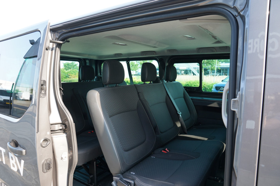 Personenbus 9 persoons - Automobielbedrijf Moret - 3