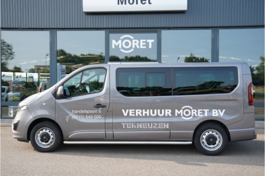 Personenbus 9 persoons - Automobielbedrijf Moret - 1